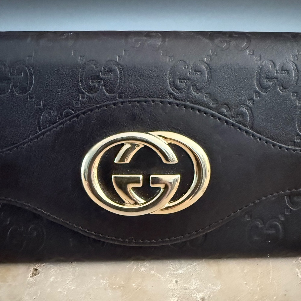Gucci Black Embossed Leather Wallet with Gold GG Logo - Picture 2 of 9